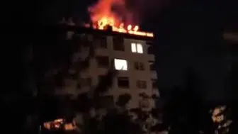 Kayapınar Gaziler'de gece yarısı apartman yangını Çatı katında büyük panik yaşandı