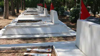 Diyarbakır'da 15 Temmuz'un 10'uncu yılında şehitler dualarla anıldı