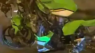 Kayapınar’da yürekleri ağza getiren kaza Motosiklet sürücüsü refüje çarparak yaralandı