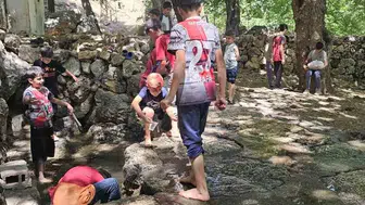 Silvan Görentepe'de gönüllü seferberliği İmam ve talebeler köy çeşmesini ihya etti