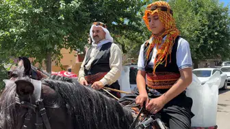 Diyarbakır'ın kavurucu sıcağında 46 yıllık serinlik Buzcu Baba at sırtında yetişiyor
