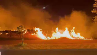 Kayapınar Mahabad Bulvarı'nda gece yarısı korkutan yangın Ekipler büyümeden önledi