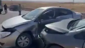 Silvan Kumluk mevkisinde trafik kazası İki otomobil çarpıştı, iki kişi yaralandı