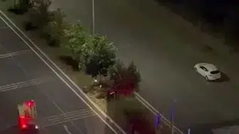 Kayapınar'da yük treni ile otomobil çarpıştı 2 kişi ağır yaralı olarak kurtarıldı