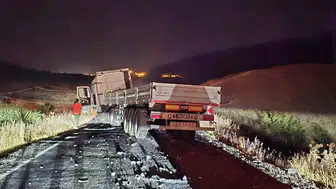 Diyarbakır Lice karayolunda feci kaza Hatalı sollama iki can aldı, bir kişi yaralandı