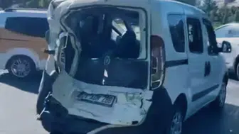 Diyarbakır Yenişehir'de trafik felç oldu İstasyon Caddesi'nde beş araç birbirine girdi