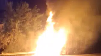 Sur ilçesinde gece yarısı korkutan yangın Seyir halindeki tır küle döndü