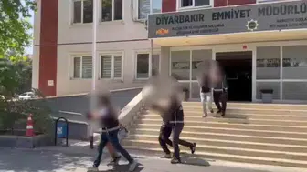 Sur’da polis operasyonu 2 el bombasıyla yakalanan 4 kişi tutuklanıp cezaevine konuldu