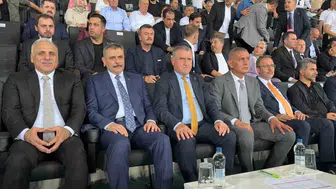 Amedspor-Erzurumspor karşılaşmasında Diyarbakır Stadı'nda protokol yoğunluğu yaşandı