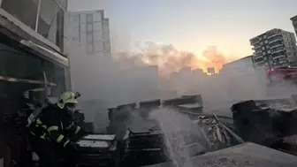 Bağlar'da iş yeri yangınına müdahale anı İtfaiye erinin kask kamerası saniye saniye kaydetti