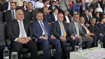Amedspor'un tarihi Süper Lig maçı protokolün yakın markajında Bakanlar stadyumdaydı