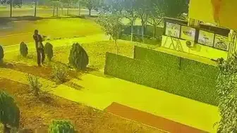 Diyarbakır Bağlar'da iş yerine silahlı saldırı anı kamerada: Saldırgan tutuklandı