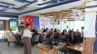 Çermik ve Çüngüş'te kadın kooperatifçiliği eğitimi: Üretim ve ekonomi konuşuldu
