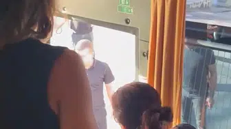 Diyarbakır Yenişehir'de sağlık personelini taşıyan servise dehşet dolu saldırı anı