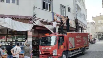 Diyarbakır Çermik'te iki gündür mahsur kalan yavru kedi itfaiye ile kurtarıldı