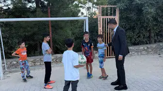 Diyarbakır Eğil'de minik öğrencilere okul heyecanı: Kırtasiye desteği sağlandı