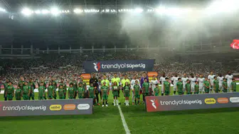 Amedspor Diyarbakır'da Beşiktaş'ı ağırlıyor: İlk yarıda tarihi 2-0'lık üstünlük