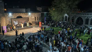 11. Amed Tiyatro Festivali “Barış için diyalog” temasıyla başladı