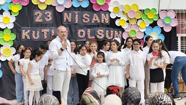 Diyarbakır’da miniklerin 23 Nisan performansı alkış topladı