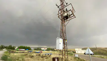 Diyarbakır’da yıldırım düştü: Yoldan geçen kadın yaralandı