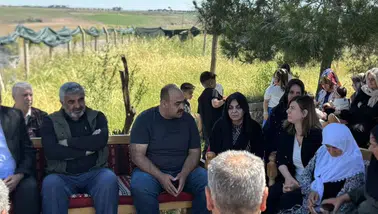 Diyarbakır'da evlat acısıyla yanan iki baba Narin'in mezarında buluştu