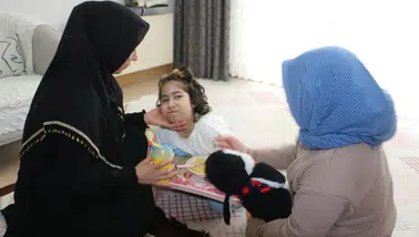Diyarbakır’da ikizlerinden biri engelli kalan anne 8 yıldır adalet peşinde