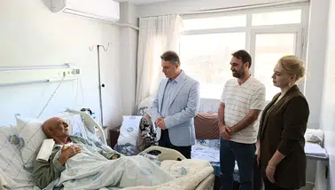 Diyarbakır'da hastalara moral ziyareti: Rektör yardımcısı şeker ve kolonya ikram etti