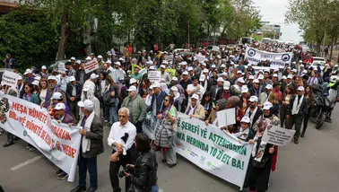 Diyarbakır'da engelliler 'sağlamcılığa' karşı yürüdü