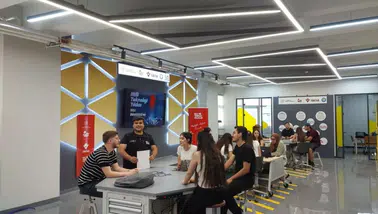 Teknoloji Hamlesi Diyarbakır'da başladı: TÜBİTAK destekli dev laboratuvar açıldı