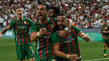 Amedspor Beşiktaş'ı 3-2 ile geçti, liderlik koltuğuna oturdu