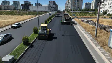 Diyarbakır’da 980 metrelik caddeye 4 bin 700 ton asfalt