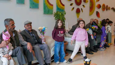 Diyarbakır'da kuşaklar arası gönül köprüsü: Çocuklar Yaşlılar Evi'ni ziyaret etti
