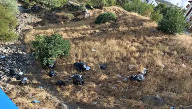 Diyarbakır Çermik'te tarihi Haburman Köprüsü çevresindeki çöp manzarası tepki çekti