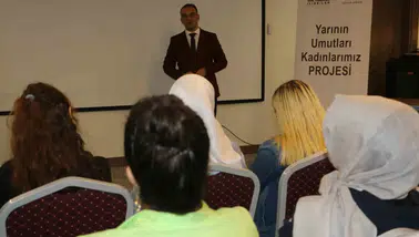 Diyarbakır'da Yarının Umutları Kadınlarımız projesiyle kadınlara kapsamlı eğitim verildi
