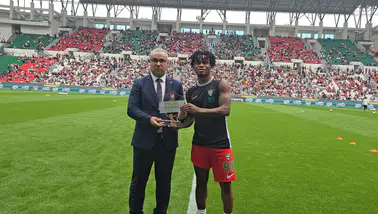 Amedsporlu Gift Orban'a Beşiktaş'a attığı o şık golle eylül ayının en iyisi ödülü