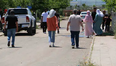 Diyarbakır'da bayram ziyareti mesaisi Kabir başlarında duygusal anlar ve yoğun trafik