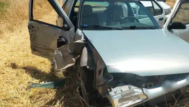 Diyarbakır Çınar hattında trafik kazası Traktör ile otomobilin çarpışması sonucu 3 yaralı