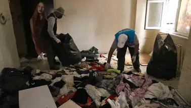 Diyarbakır Yenişehir'de kötü koku yayan çöp ev tahliye edildi 3 kamyon atık çıktı