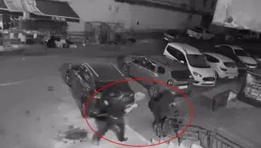 Bağlar Koşuyolu'nda güvenlik kamerasına yansıyan hırsızlık Çocuk şüpheliler aranıyor