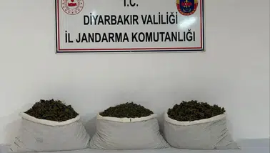 Diyarbakır jandarmasından zehir tacirlerine ağır darbe 107 kilogram esrar yakalandı