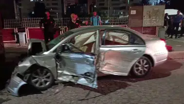 Kayapınar Gaziler'de tır ve iki otomobilin karıştığı zincirleme kazada 3 kişi yaralandı