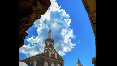 Diyarbakır Vali Yardımcısı Yusuf Melikşah Aydın'dan şehre özel şiirsel mesaj Yeni dönem