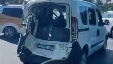 Diyarbakır Yenişehir'de trafik felç oldu İstasyon Caddesi'nde beş araç birbirine girdi