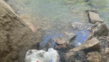 Çermik Sinek Çayı'nda duyarsızlık örneği Doğaya bırakılan çöpler halkı isyan ettirdi