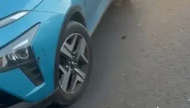 Diyarbakır Yenişehir'de ehliyetsiz sürücü paniği: Kışla Caddesi'nde kaza yaşandı