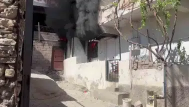 Diyarbakır Çermik'te korkutan ev yangını: Dar sokaklar müdahaleyi zorlaştırdı