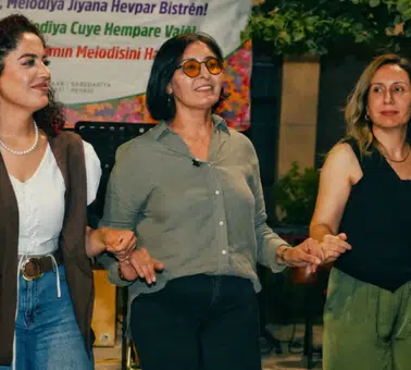 Barışın notası Kayapınar'da yükseldi: Sanatla barışa davet ettiler