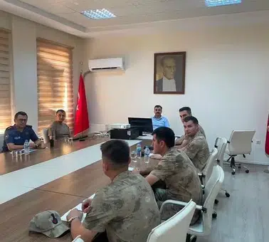 Dicle'de güvenlik gündemi Kaymakam Atış ilçe emniyet ve jandarma ile bir araya geldi