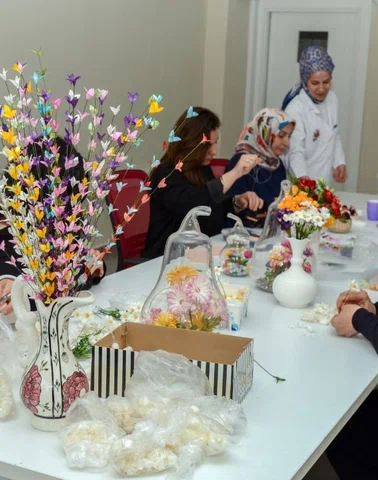 Diyarbakır'da kadınların ikinci adresi: Kurslar terapi gibi