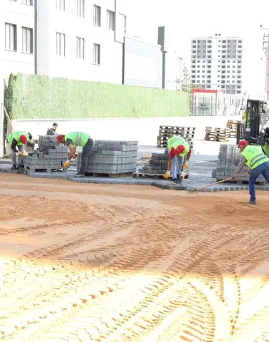 Diyarbakır Yenişehir'de 60 bin metrekare yol elden geçiriliyor